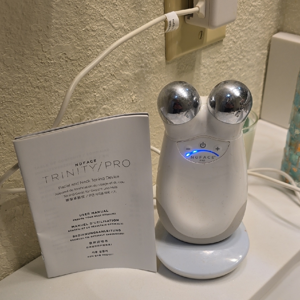 NuFACE Trinity Pro Facial Toning Device - Silver and White